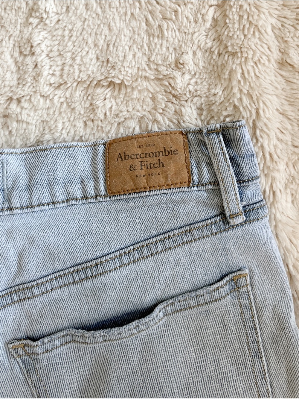 Abercrombie & Fitch Vintage Y2K High Rise Distressed Denim Shorts Size 26 - Picture 4 of 4